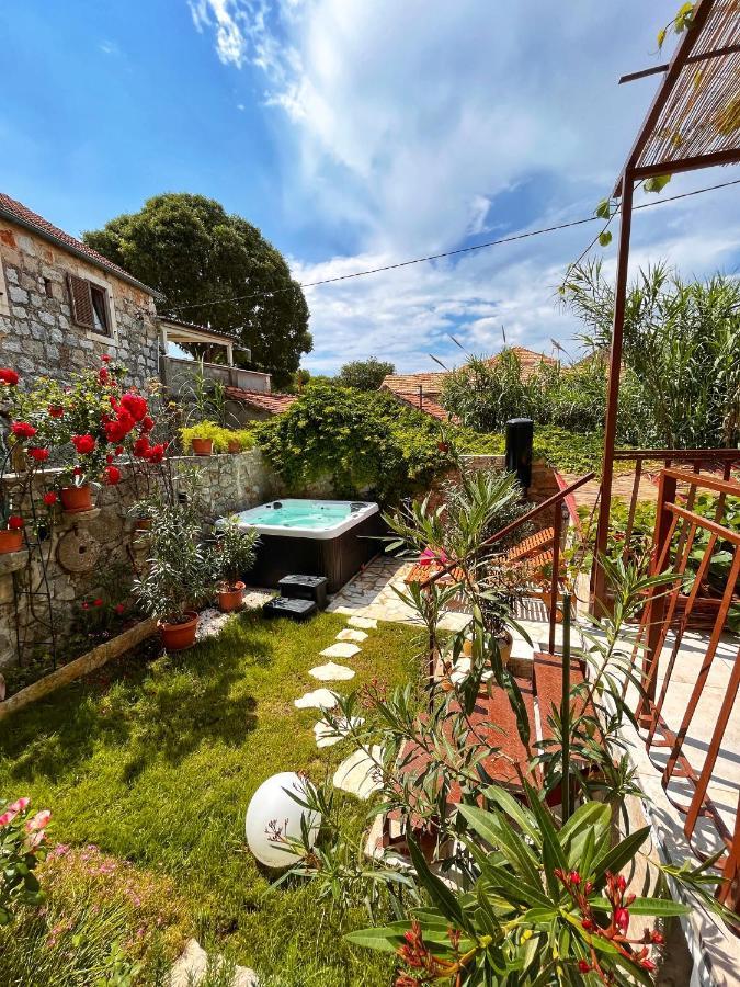 Holiday Home Skala With Hot Tub & Kala With Terrace Pitve المظهر الخارجي الصورة