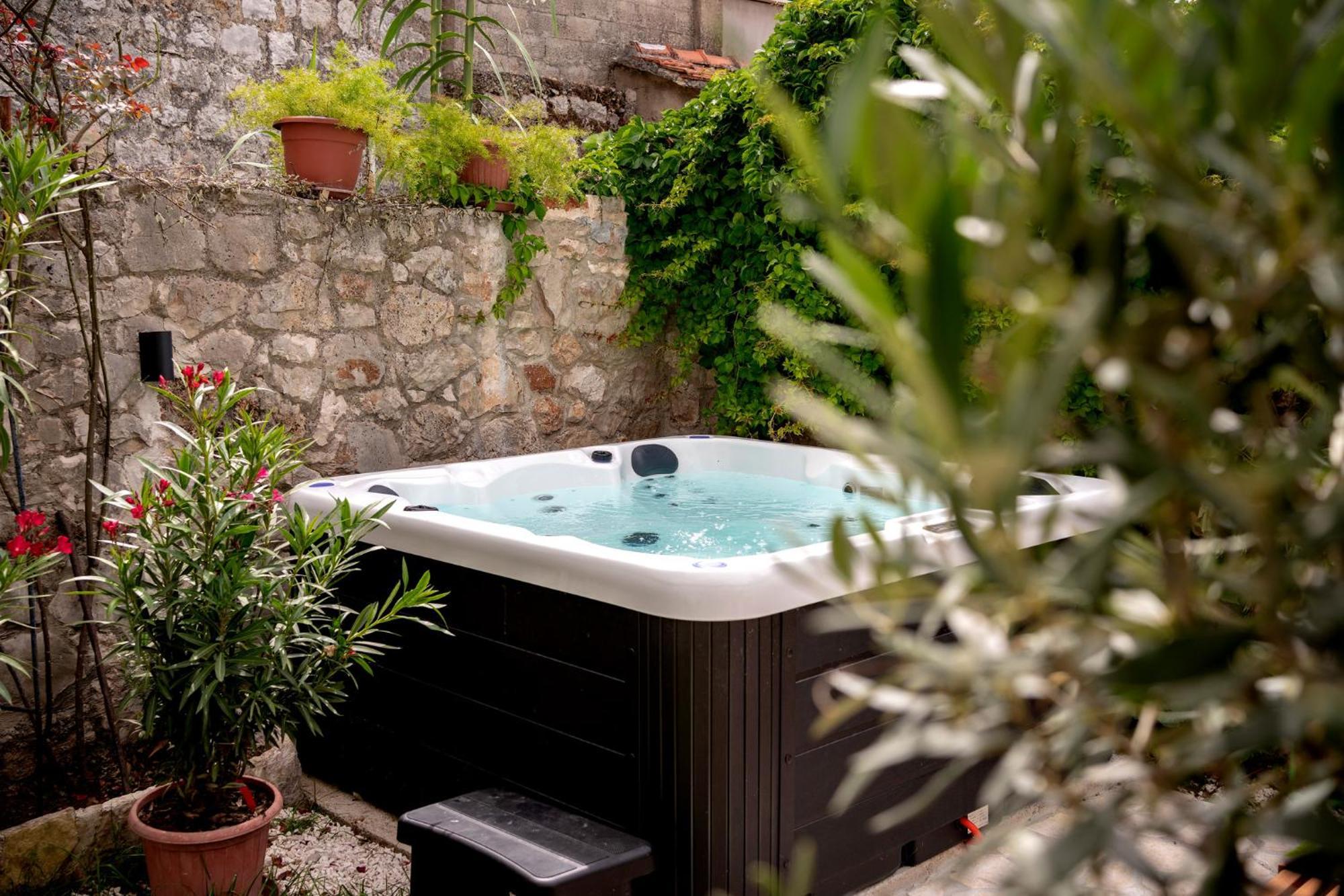 Holiday Home Skala With Hot Tub & Kala With Terrace Pitve المظهر الخارجي الصورة