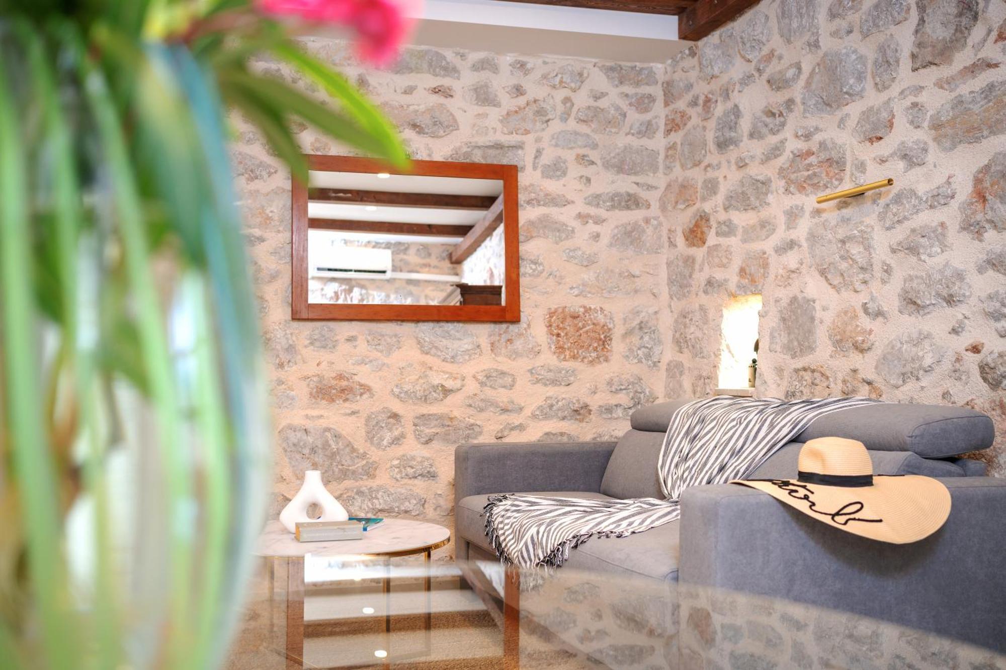 Holiday Home Skala With Hot Tub & Kala With Terrace Pitve المظهر الخارجي الصورة