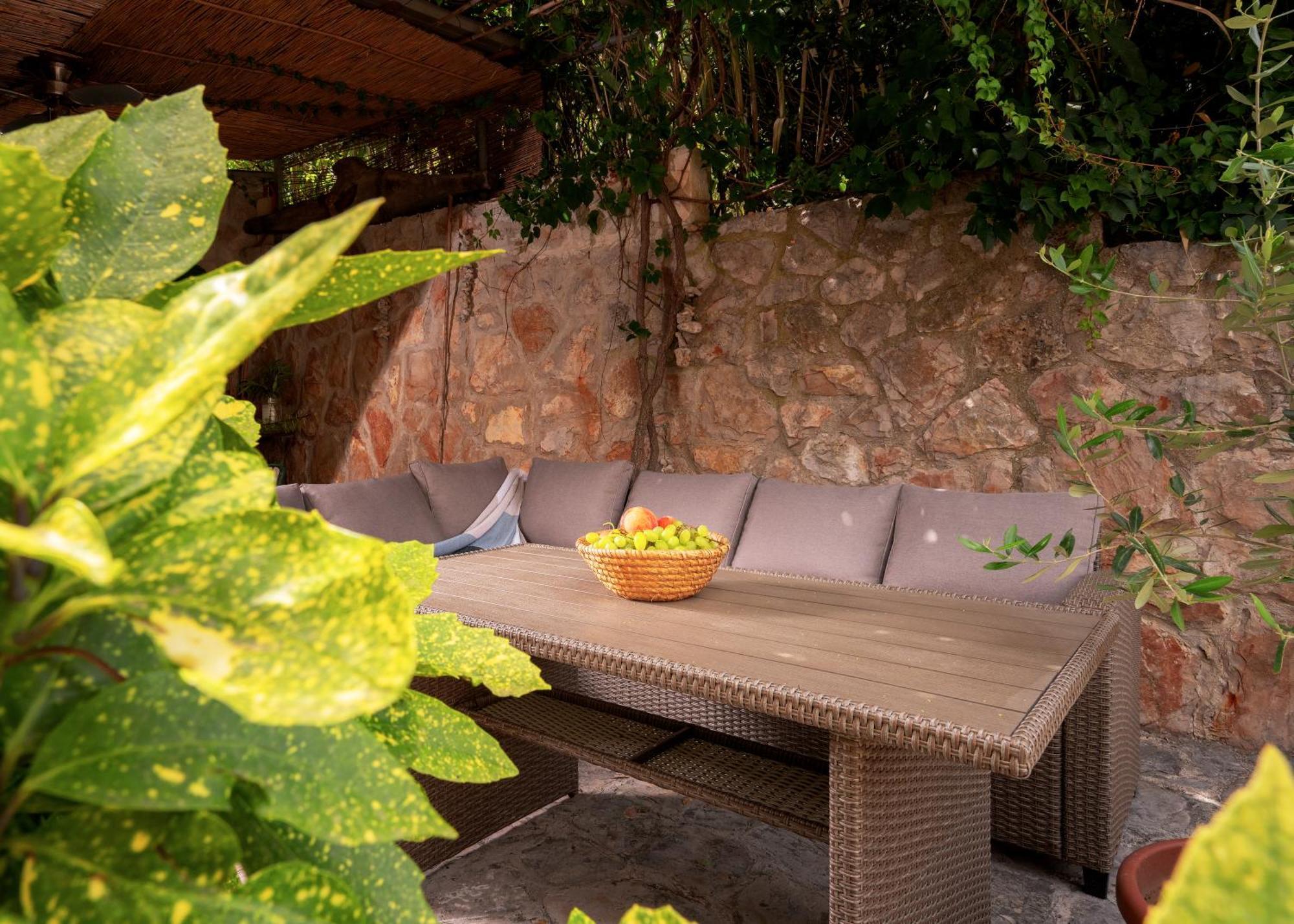 Holiday Home Skala With Hot Tub & Kala With Terrace Pitve المظهر الخارجي الصورة